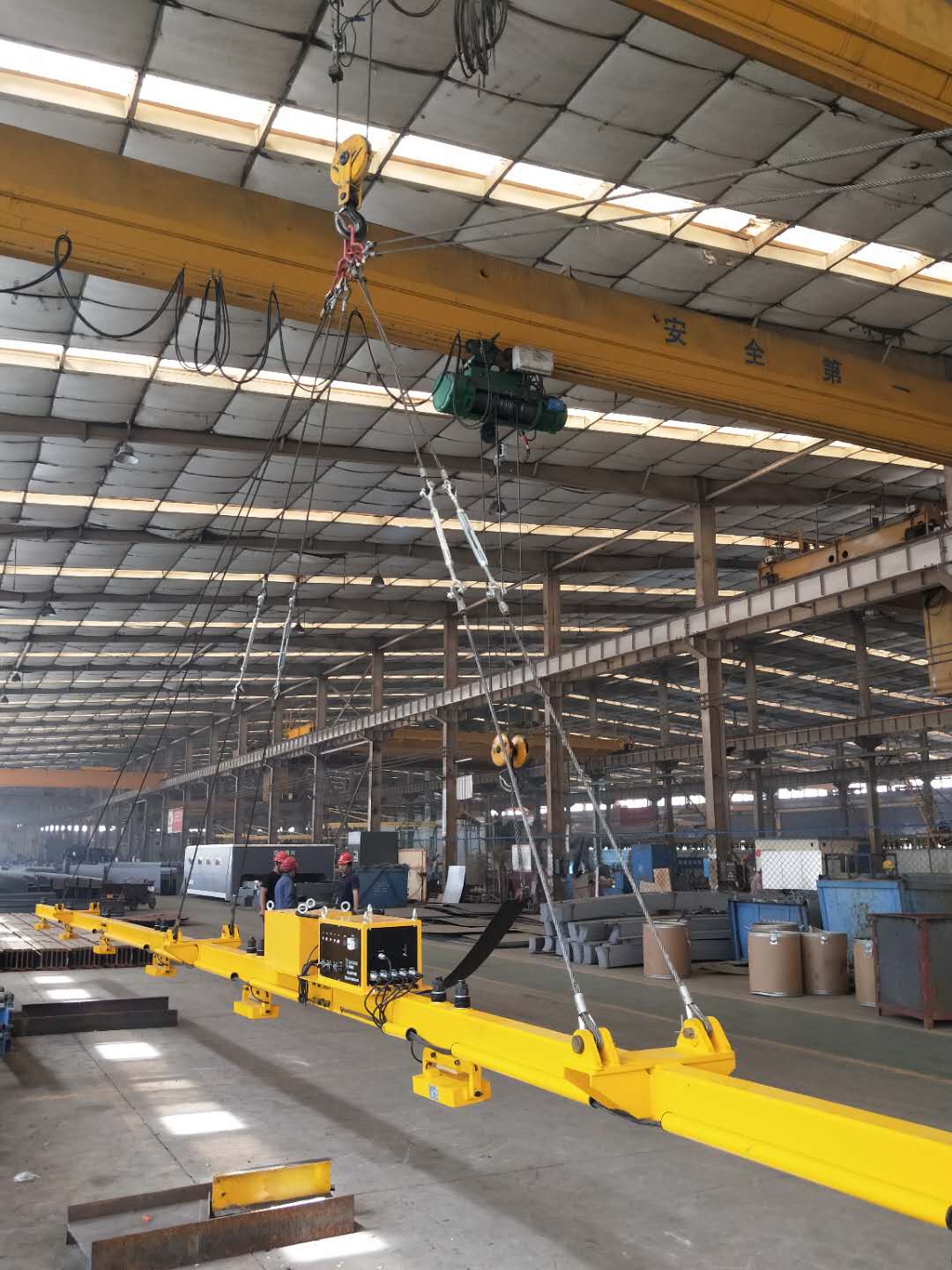 超長鋼板起吊，電永磁起重吊具