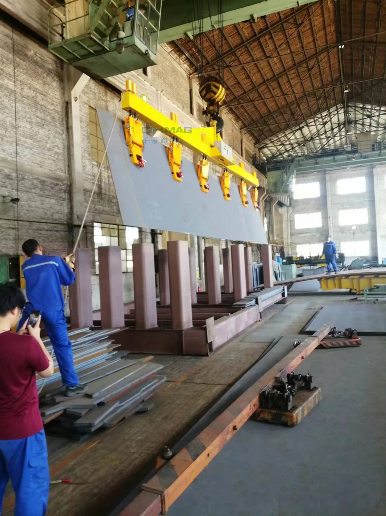 豎著吊鋼板，側(cè)吊鋼板，千豪電永磁吊具